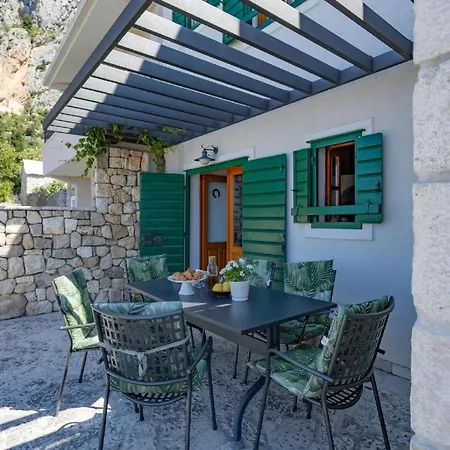 Gemuetliches Ferienhaus Mit Beheiztem Pool In Ruhiger Lage Oberhalb Makarska