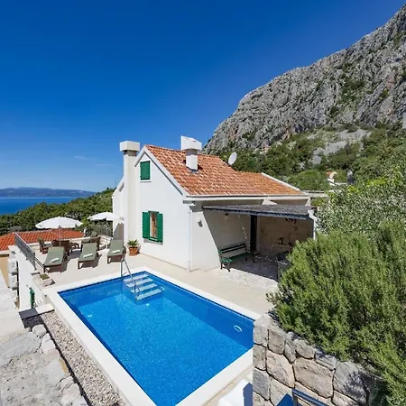 Gemuetliches Ferienhaus Mit Beheiztem Pool In Ruhiger Lage Oberhalb *