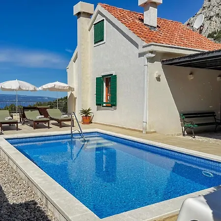 Gemuetliches Ferienhaus Mit Beheiztem Pool In Ruhiger Lage Oberhalb Makarska