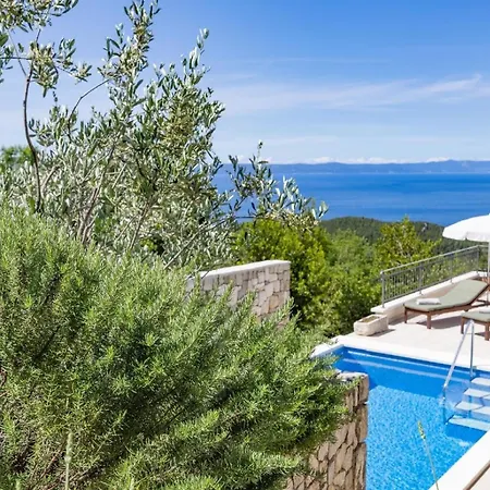 Gemuetliches Ferienhaus Mit Beheiztem Pool In Ruhiger Lage Oberhalb *